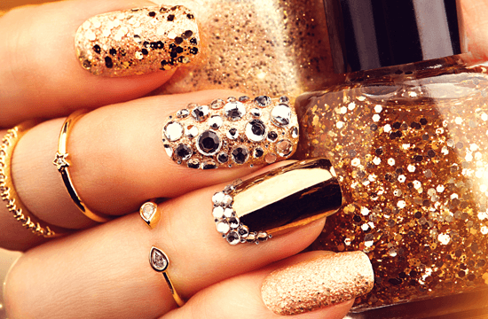 nail art in gold